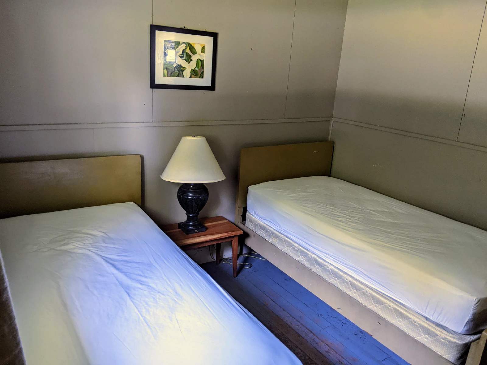 Pigeon-Lake-Resort-Cottage-four-second-bedroom-two-single-beds